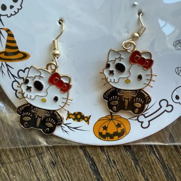 Hello Kitty Halloween Earrings - Red and Brown - Picture 2 of 3